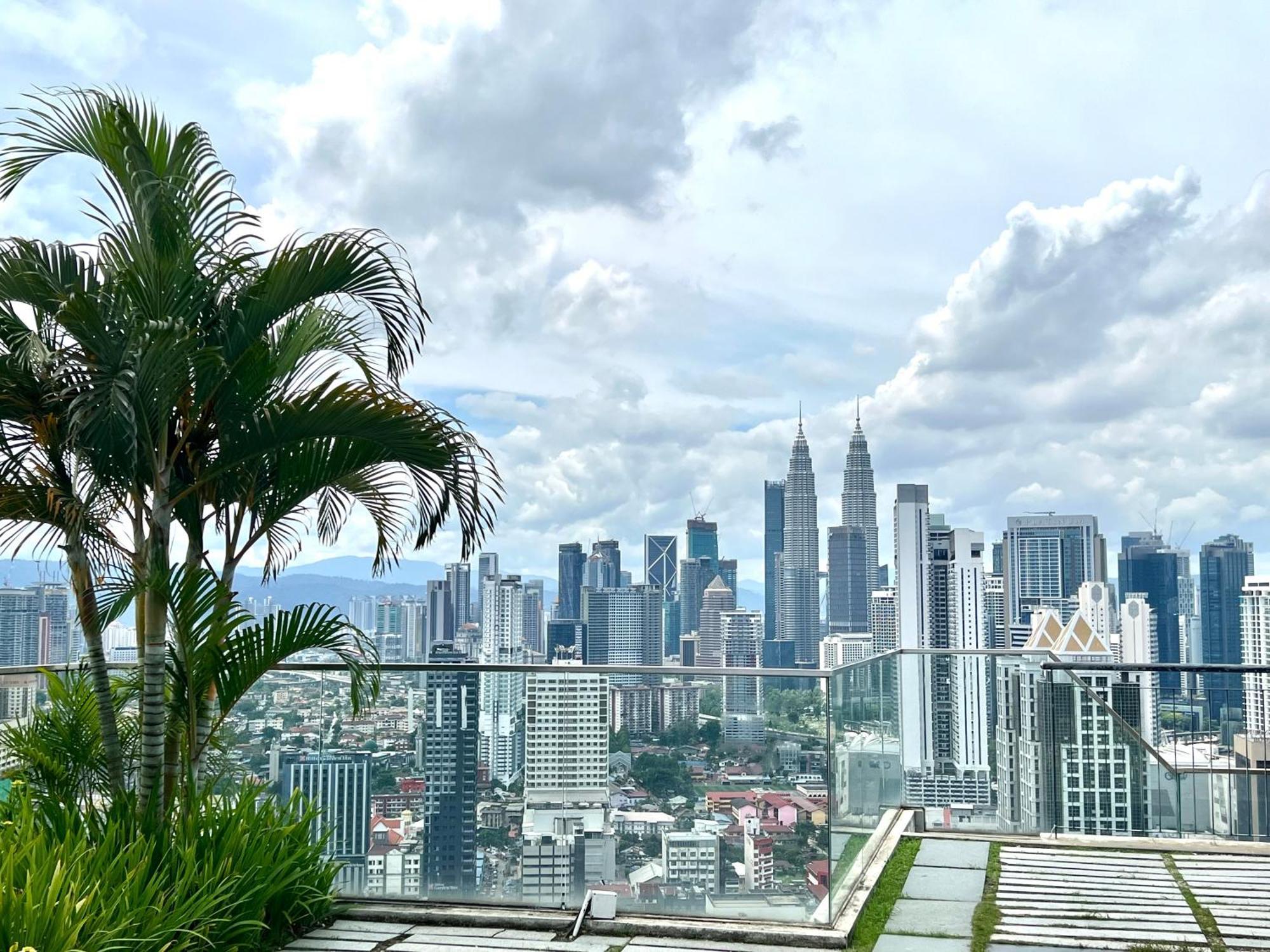 Regalia Service Suites Klcc Skypool Kuala Lumpur Extérieur photo